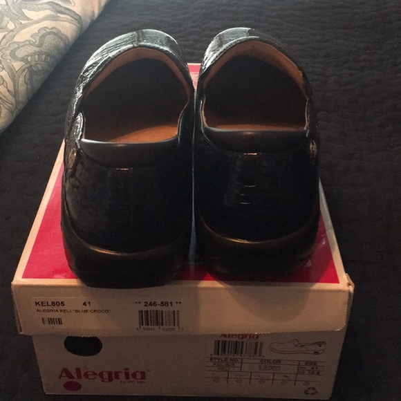 Alegria, blue crocodile, close back clogs. - Picture 2 of 8